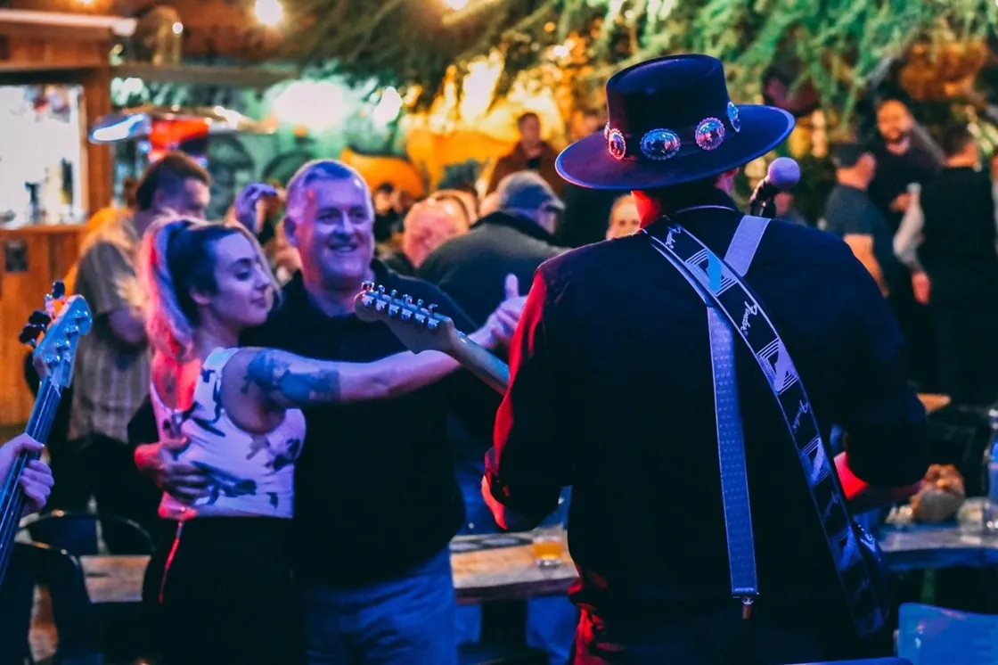 Handle Bar — live music in the garden