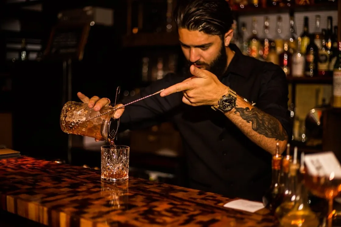Seamstress — cocktail preparation